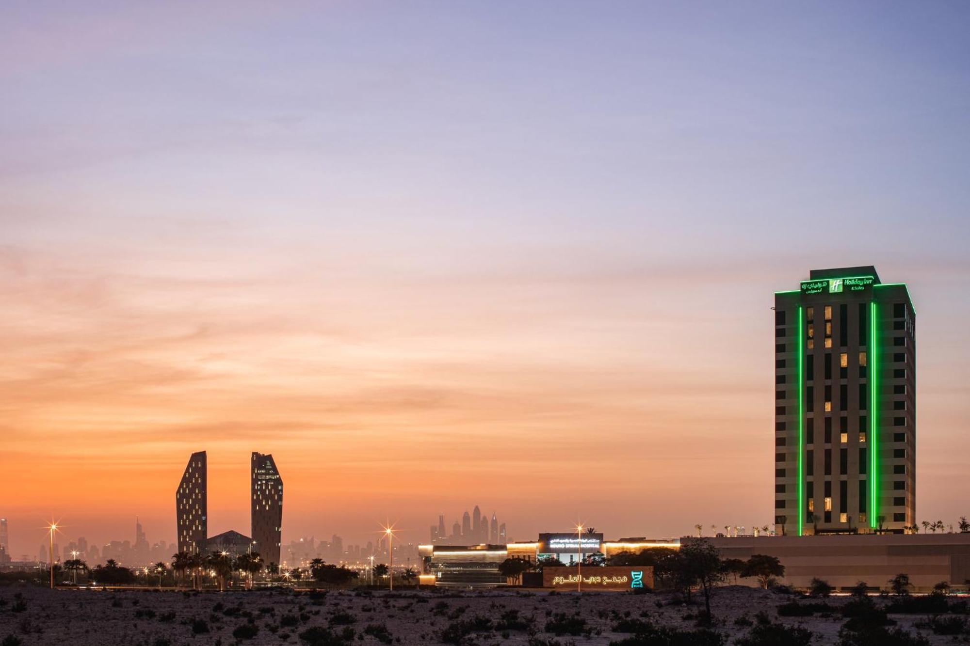 Holiday Inn & Suites - Dubai Science Park, An Ihg Hotel Exterior photo